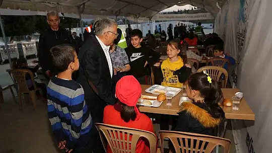 Büyükkılıç: 'Kayseri, canla başla Kahramanmaraşlı canlarımızın yanında'