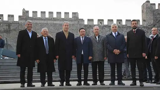 Büyükkılıç, Bakan Akar ile tarihi kalede vatandaşlarla buluştu