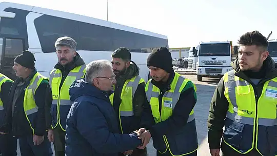 Büyükkılıç, deprem bölgesine 20 temizlik aracı ve personel gönderdi