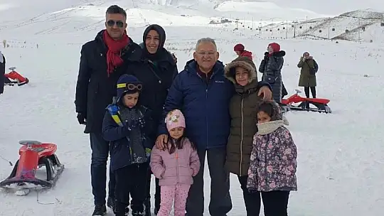 Büyükkılıç, Erciyes'te kayakseverlerle buluştu