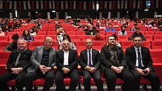 Büyükkılıç, KAYMEK'li gençlerle yarışma ve seminerde buluştu