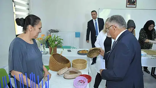 Büyükkılıç, Talas Sosyal Yaşam Merkezi'ni ziyaret etti