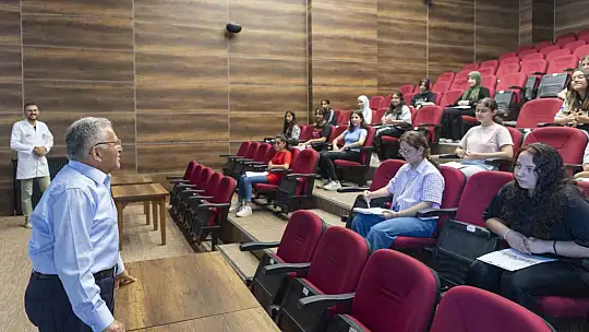 Büyükkılıç, genç kursiyerlerle bir araya geldi