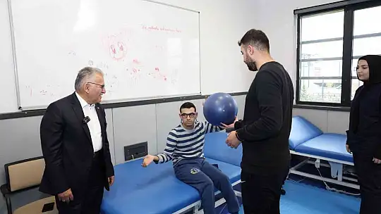 Büyükkılıç, Yıldız ve Aksu'dan engelleri ortadan kaldıran merkeze ziyaret