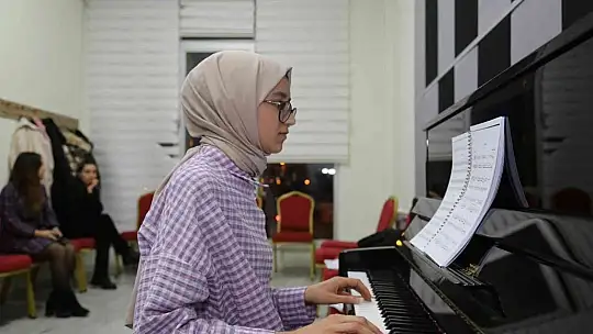 Büyükşehir Belediyesi Konservatuvarı'nda birbirinden güzel kurslar veriliyor