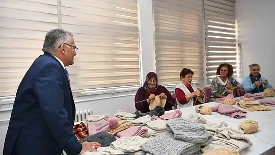 Büyükşehir'in 'Çocuklarımıza iyilik örün' Kampanyası ile 4 bin yumak ip, iyiliğe dönüştü