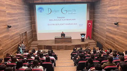 Büyükşehir'in 'Değer Gençlik' Seminerine Kaymakam Karacan konuk oldu
