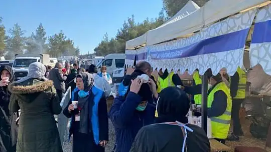 Depremzedelere şefkat ve merhamet eli