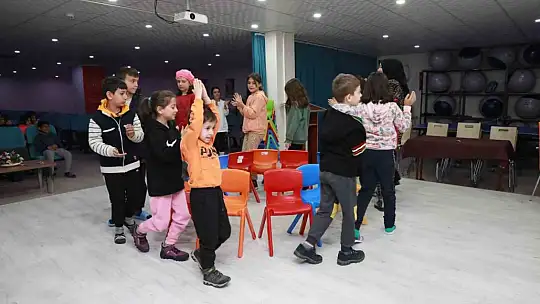 Büyükşehir'in depremzede çocuklar için psikolojik desteği başladı