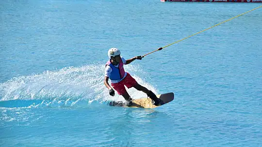Kayseri'de yapılan Wakeboard Türkiye Şampiyonası'nda ödüller verildi