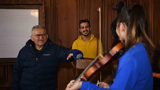 Merakla bekleniyordu! Binlerce öğrenci eğitime başladı