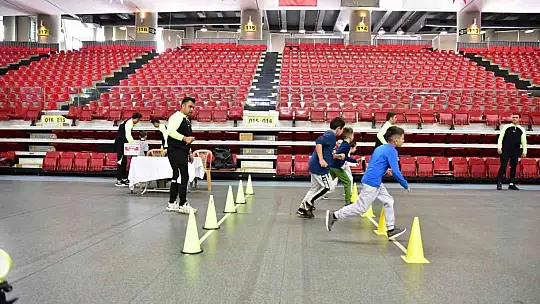 Büyükşehir'in yetenek testine 220 çocuk katıldı