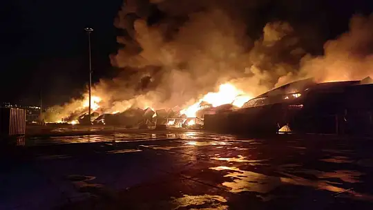 Büyükşehir İtfaiyesi İskenderun Limanı'ndaki yangına da koştu