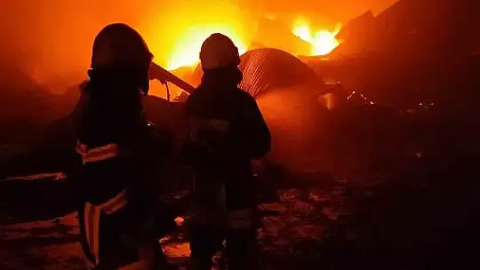 Büyükşehir İtfaiyesi İskenderun Limanı'ndaki yangına da koştu