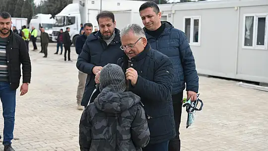 4 bin yumak ip, 1600 örgüye dönüşerek depremzedeleri ısıttı