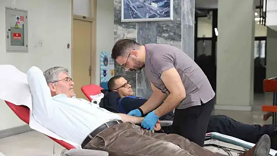 Büyükşehir Belediye personelleri kan bağışı yaptı