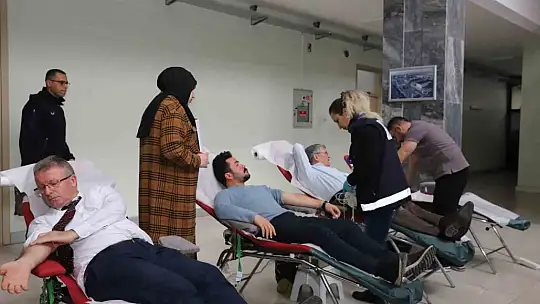 Büyükşehir Belediye personelleri kan bağışı yaptı