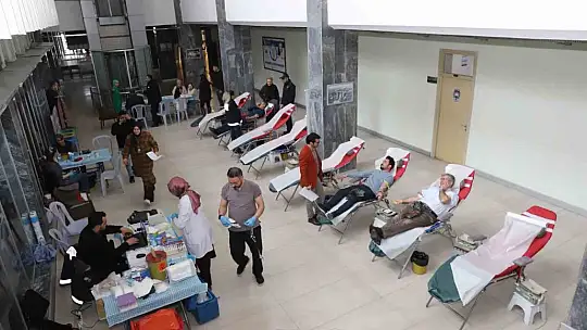 Büyükşehir Belediye personelleri kan bağışı yaptı