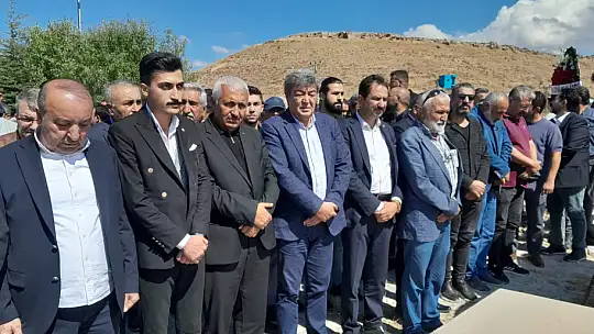 Burhan Topuz'u yüzler dualarla uğurladı