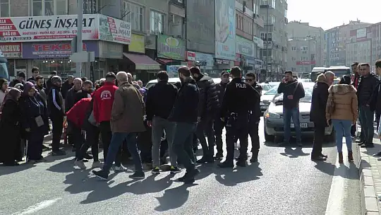 Çarptığı yayanın başında hüngür hüngür ağladı