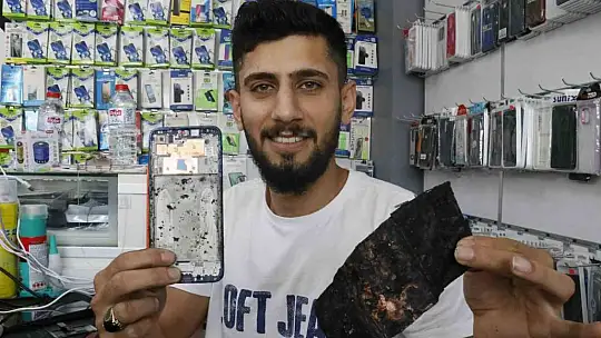 Cep telefonu bomba gibi patladı