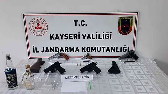İş yerine operasyon yapıldı çok sayıda silah ve mermi ele geçirildi