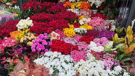 Çiçekçilerde yoğun mesai