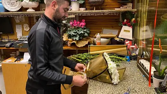 Çiçekçilerde 'Öğretmenler Günü' mesaisi