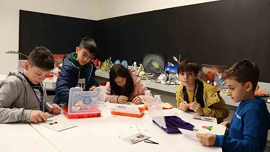 Çocuklar 'bilim' dolu tatil geçirdi