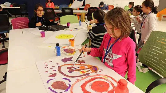 Çocuklar, Büyükşehir'de hem öğreniyor hem de eğleniyor