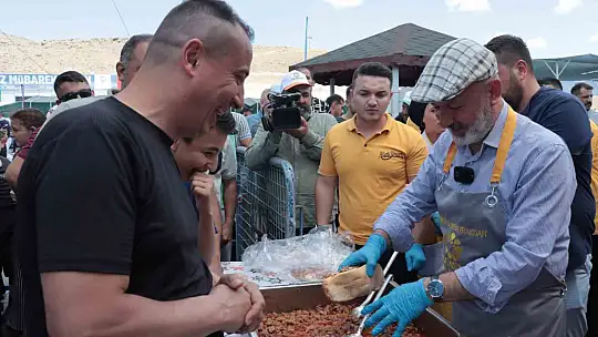 Çolakbayrakdar'dan vatandaşlara ikram