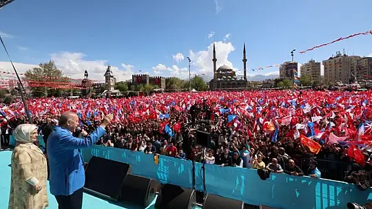 Erdoğan, 'Meydan bir rekor kırdı, alanda 135 bin kişi var'