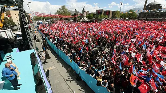 Erdoğan, 'Meydan bir rekor kırdı, alanda 135 bin kişi var'