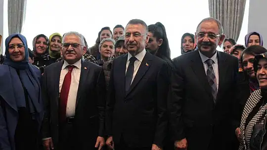 Cumhurbaşkanı Yardımcısı Oktay: '6'sını da, 7'sini de toplasanız Recep Tayyip Erdoğan'ın zekatı bile etmez'