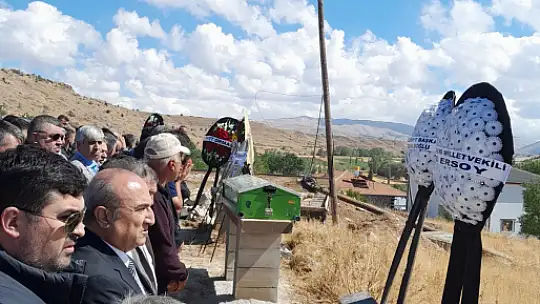 Burhan Topuz'u yüzler dualarla uğurladı