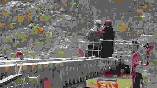 Dağ çayı toplarken depreme yakalandı, ayakları kayıp kayalıklardan düştü