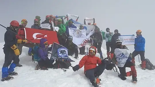 Dağcılardan Erciyes'e anlamlı tırmanış