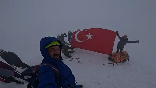 Dağcılardan Erciyes'e anlamlı tırmanış