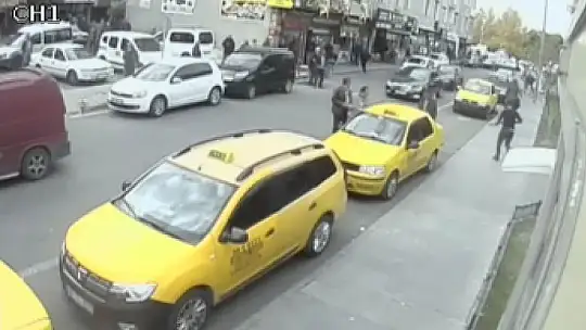 Kaçan şahıslara rastgele ateş açtı