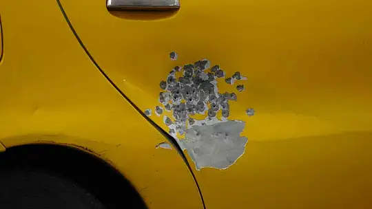 Kaçan şahıslara rastgele ateş açtı