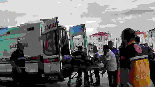 Dengesini kaybedip düştü, traktörün üzerinden geçmesiyle hayatını kaybetti