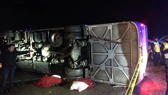 Feci kazada 3 ölü, 19 yaralı