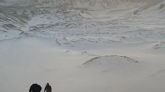 Deprem şehitlerini zirvede andılar