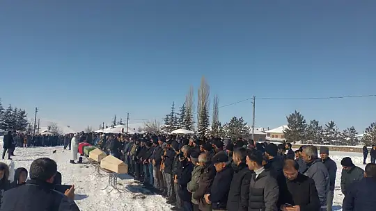 Depremde hayatını kaybeden polis ve ailesi toprağa verildi