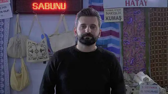 Depremde kurtardığı ürünlerile işine devam ediyor