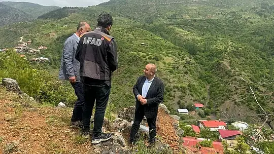 Depremler sonrası Saimbeyli'de tehlikeli kayalar temizleniyor