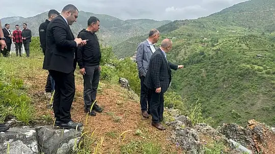 Depremler sonrası Saimbeyli'de tehlikeli kayalar temizleniyor