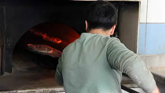 Depremzede Fırıncı Sefa Pemik Bünyan'da yaşam mücadelesi veriyor