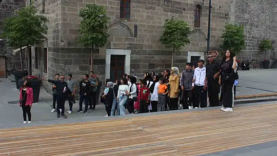 Depremzede öğrenciler Kayseri turu yaptı