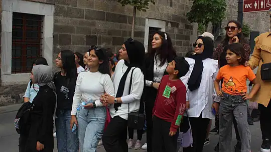 Depremzede öğrenciler Kayseri turu yaptı